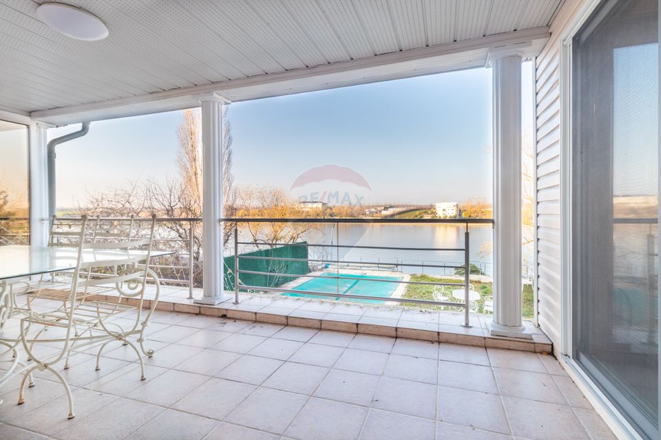 Vanzare Vila 5 camere cu semineu, piscina si priveliste lac piscicol