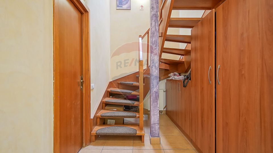 4 room House / Villa for sale, Tractorul area