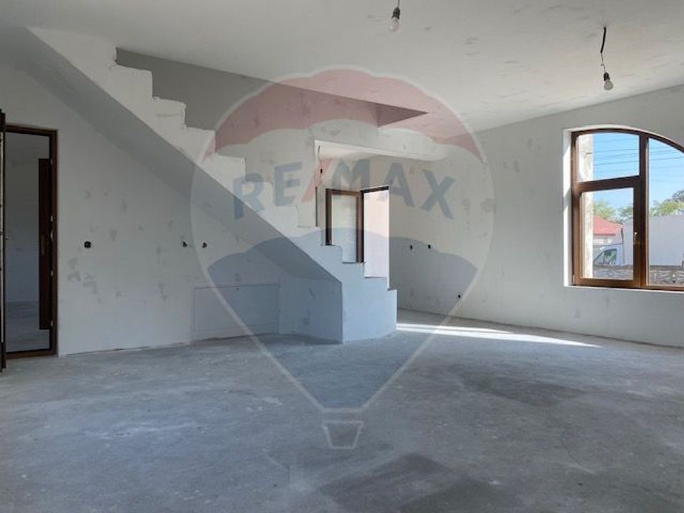 Casă / Vilă cu 5 camere de vânzare