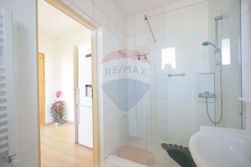 Casă cu 5 camere de vânzare în zona Episcopia Bihorului