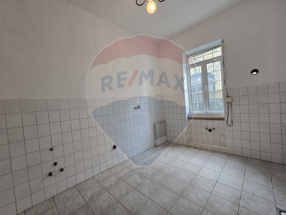 DE VANZARE Casă / Vilă cu 11 camere de vânzare în zona Parcul Carol