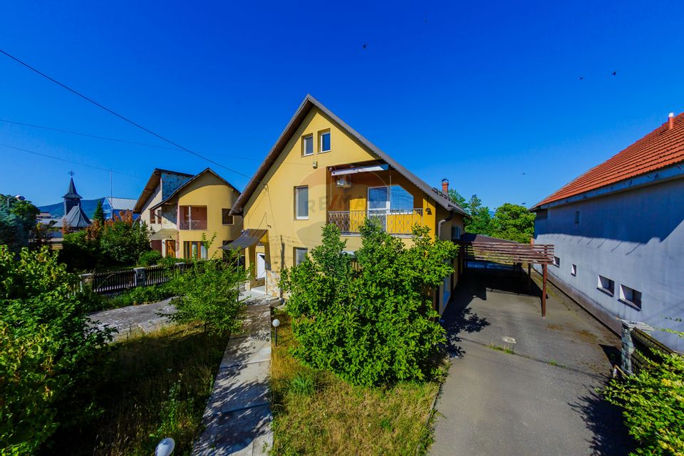 Vilă cu 5 camere de închiriat