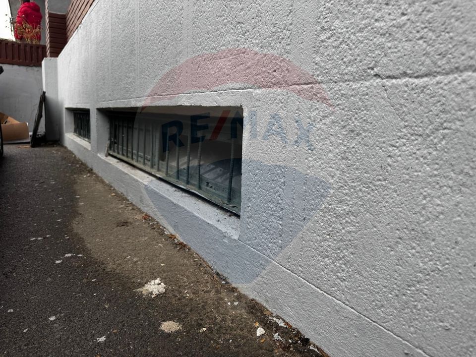 400sq.m Commercial Space for rent, Rovine area