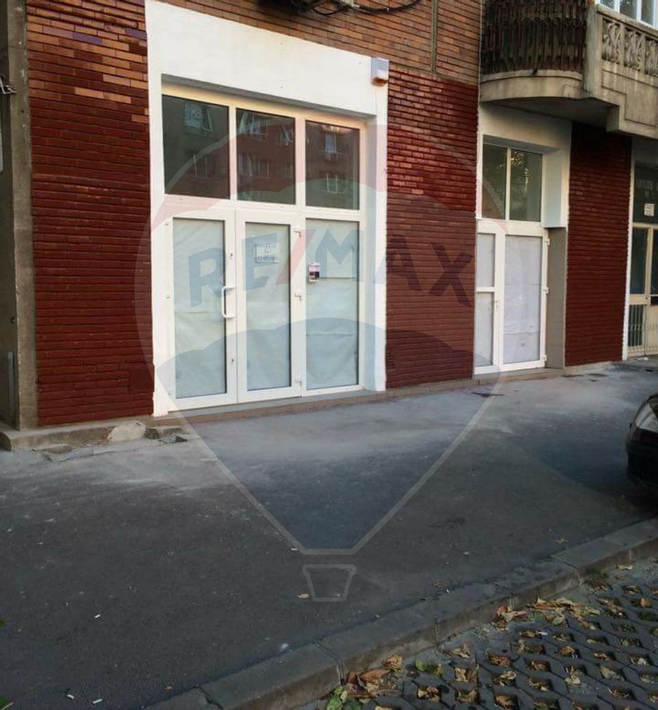 Commercial space with intense pedestrian traffic in the Lujer area