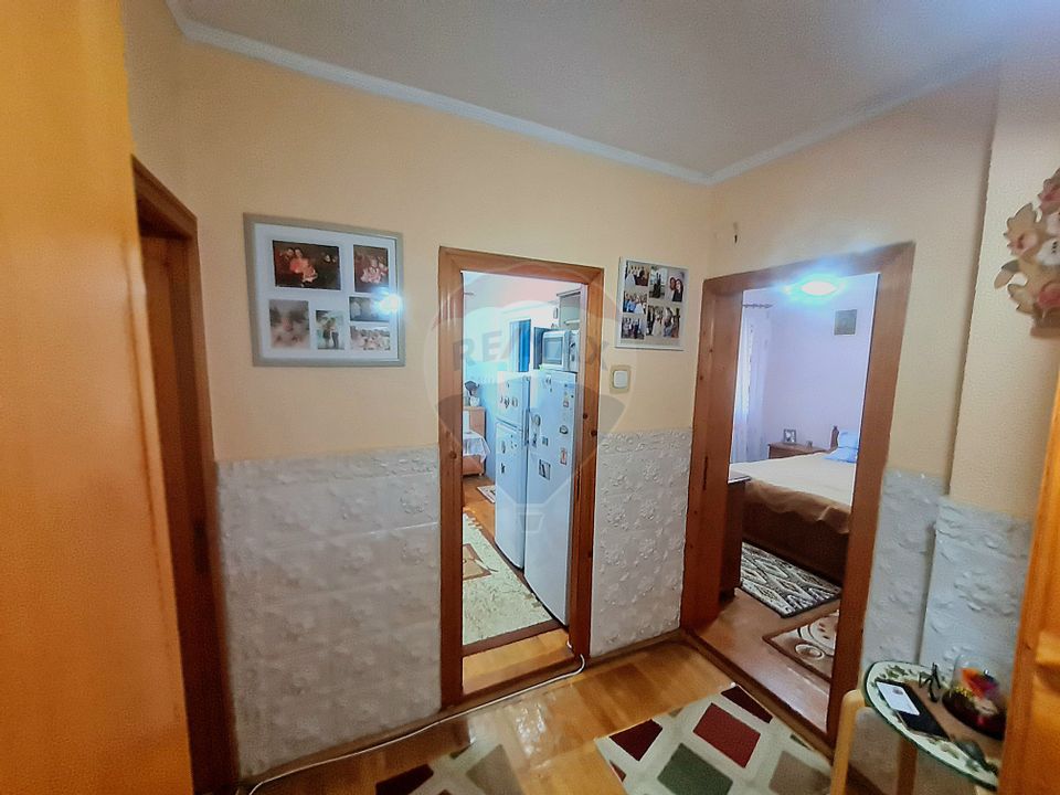 Apartament cu 2 camere de vânzare în zona Est