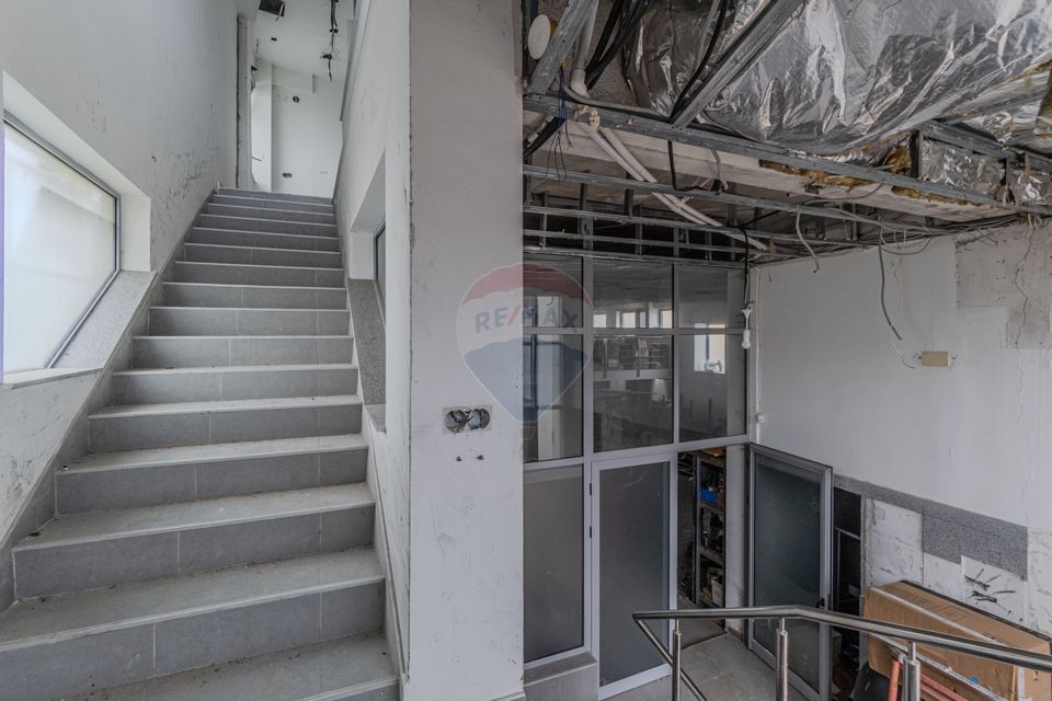 Cladire de 902 mp utili de vânzare, zona Grivitei - DN 13, COMISION 0