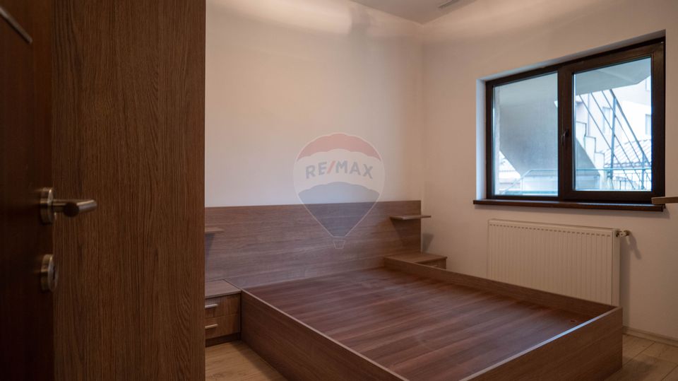 Vanzare apartament 3 camere, in vila cu curte si terasa, Fundeni