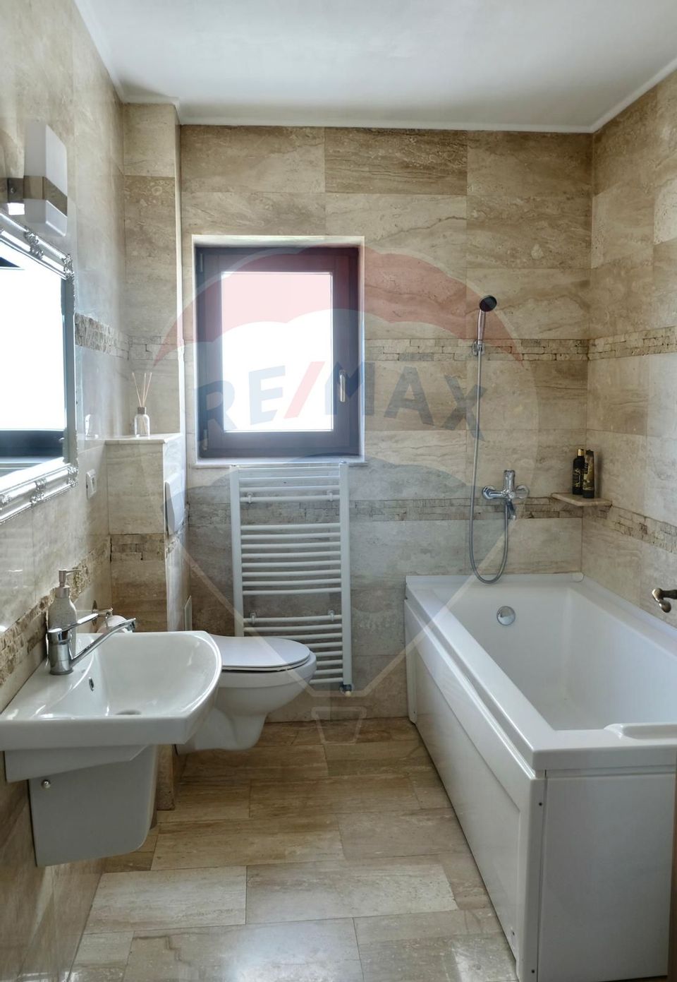 Apartament de lux cu 3 camere, in Gradiste- de inchiriat