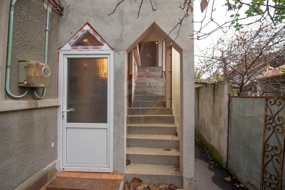 Apartament cu 4 camere 117 mp de vanzare, în curte 150 mp, Ploiesti