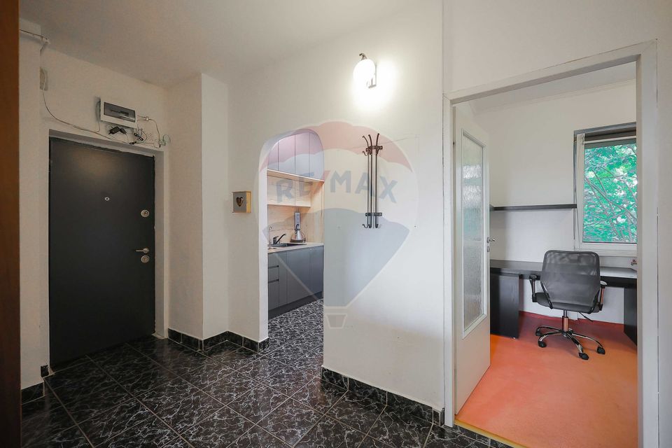 Apartament cu 3 camere de vânzare – ultracentral, vedere panoramică