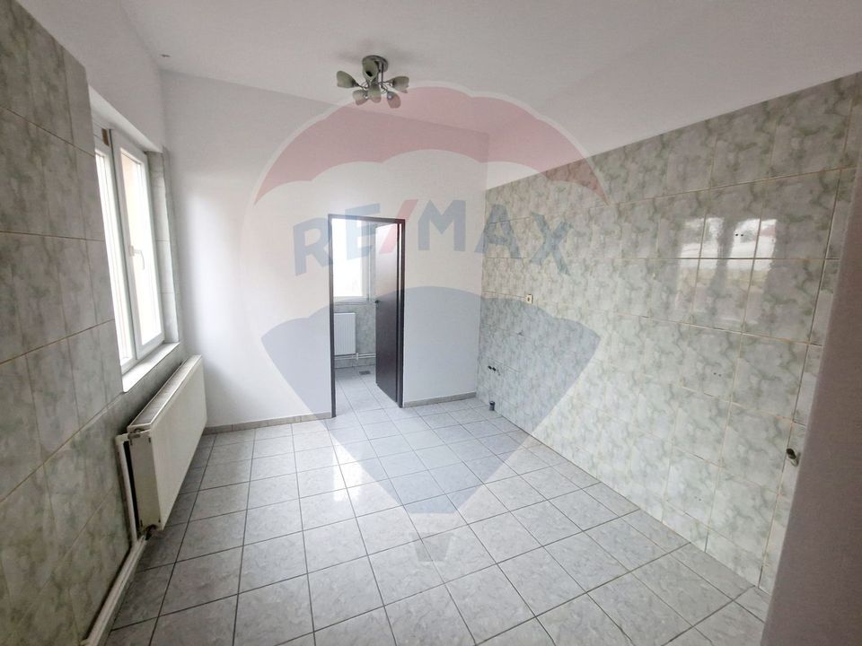 8 room House / Villa for rent, 1 Mai area