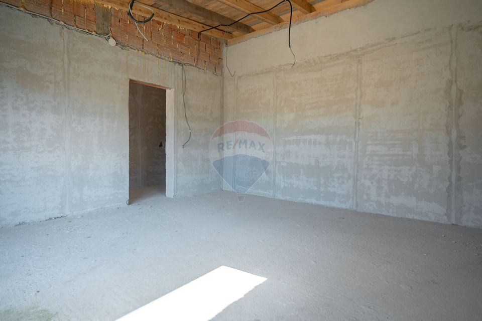 Casă cu 4 camere de vânzare, 130mp utili, teren 600mp in Harman