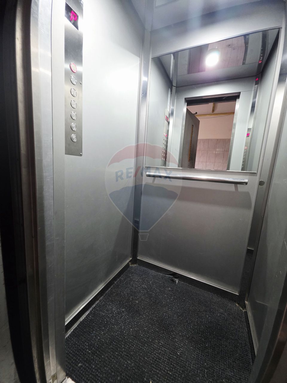 Apartament cu 2 camere de vânzare în zona 1 Mai