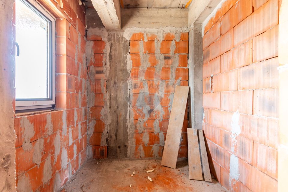 Casa / Vila la rosu in Chitila / Strada Rudeni - teren 264 mp