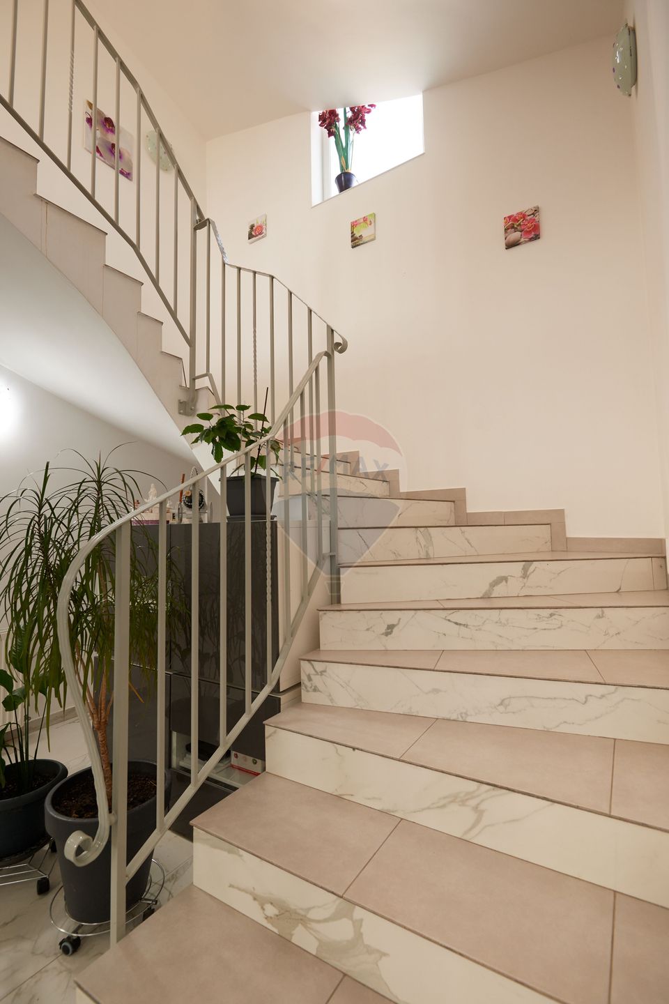 Cladire de vanzare in zona de nord 390 mp, curte generoasa