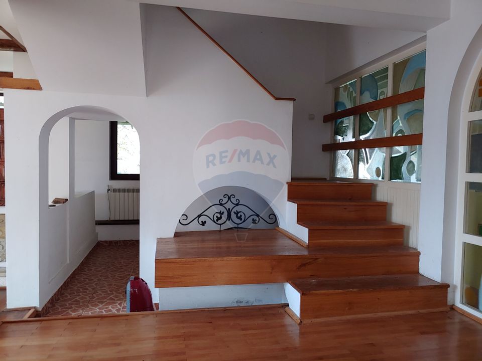 8 room House / Villa for sale