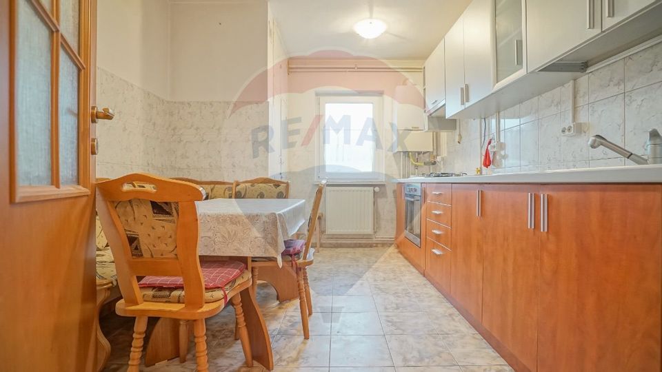 COMISION 0%! Apartament cu 3 camere de vânzare în zona Tractorul