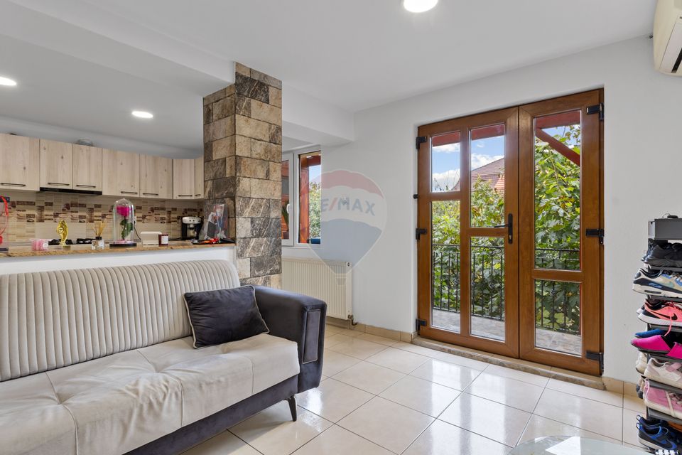 Apartament cu 3 camere la casa de vanzare in Bujac