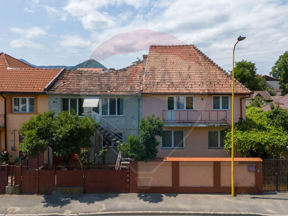 Vilă cu 4 camere de vânzare în zona Florilor