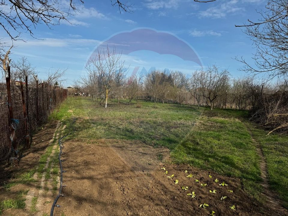 Casă de vânzare cu livadă și piscină – Giurgiu