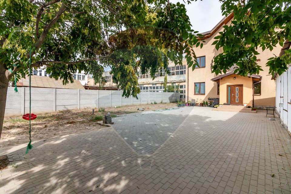 8 room House / Villa for sale