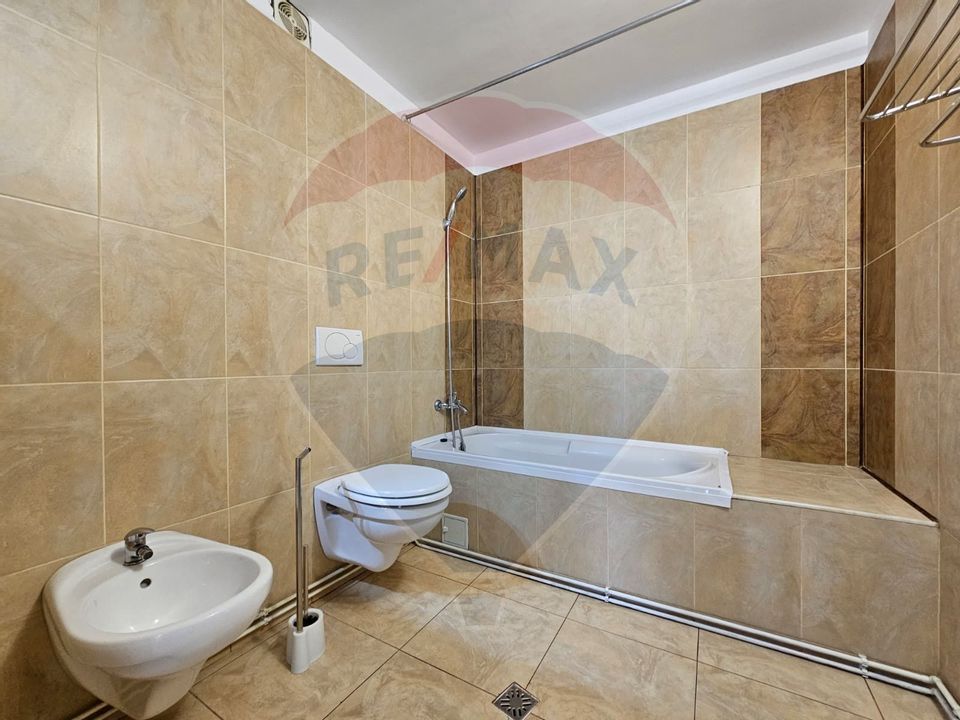 Inchiriez apartament spatios cu 4 camere, 2 bai, parcare in Gheorgheni