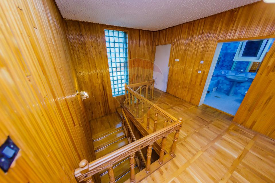 Casă de închiriat lângă parc – potrivită pentru centru / birouri