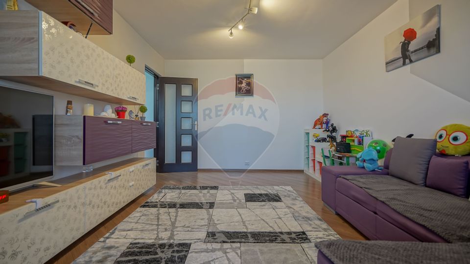 Apartament cu 2 camere de vânzare, renovat si mobilat, Tractorul