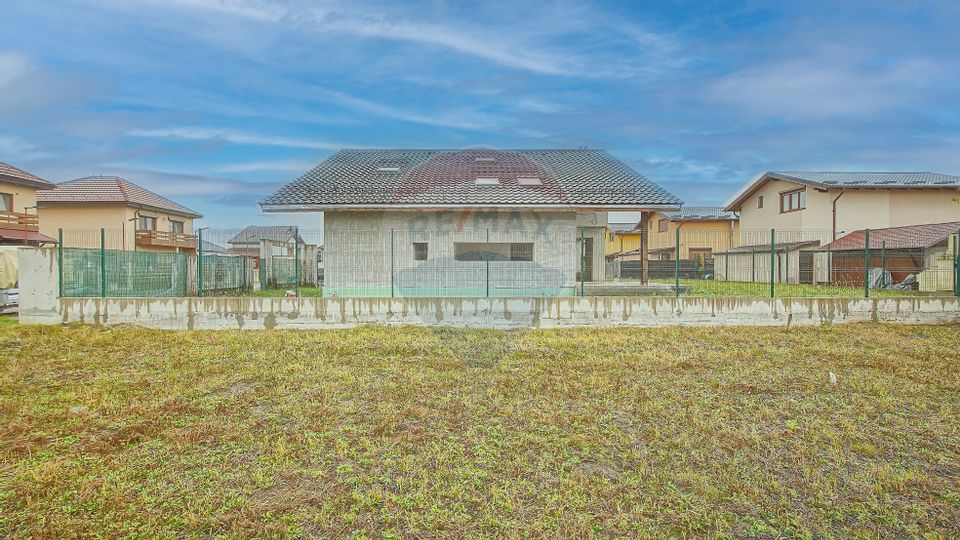 Casă spațioasă la gri, 4 camere, 3 băi, teren 500 mp – zona Bartolomeu