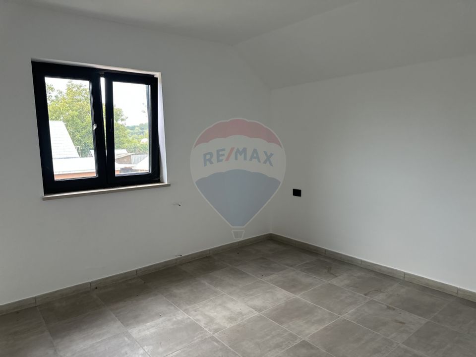 5 room House / Villa for sale