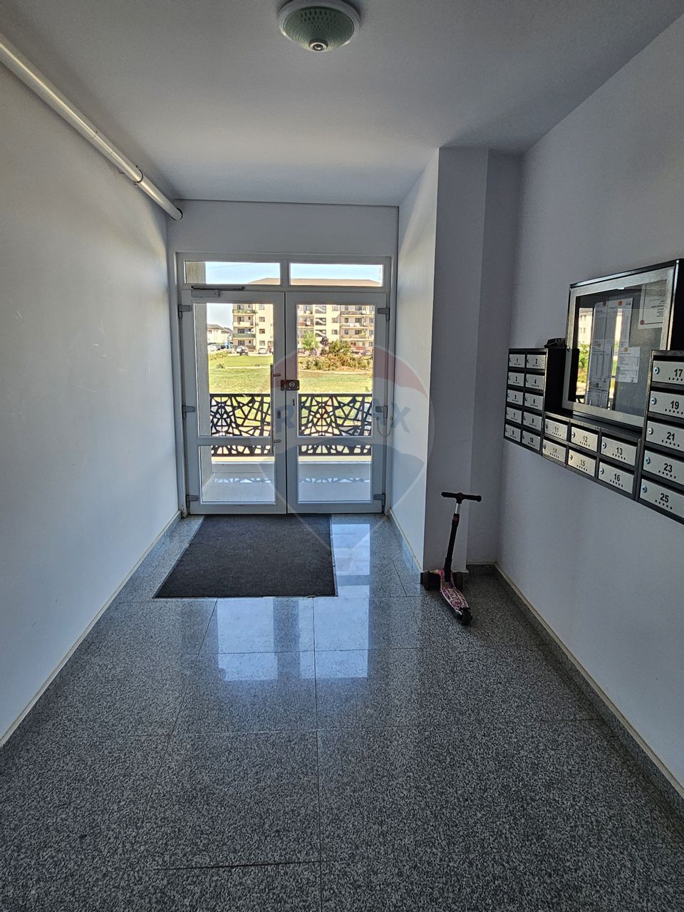 Apartament 4 camere 115.7 mp cu terasa , loc parcare si boxa demisol