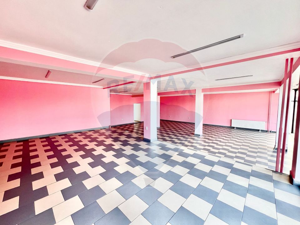 175sq.m Commercial Space for rent, Decebal area