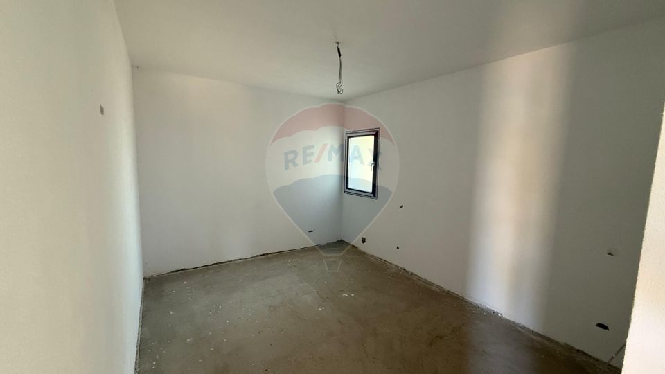 Casă / Vilă cu 5 camere zona Sud