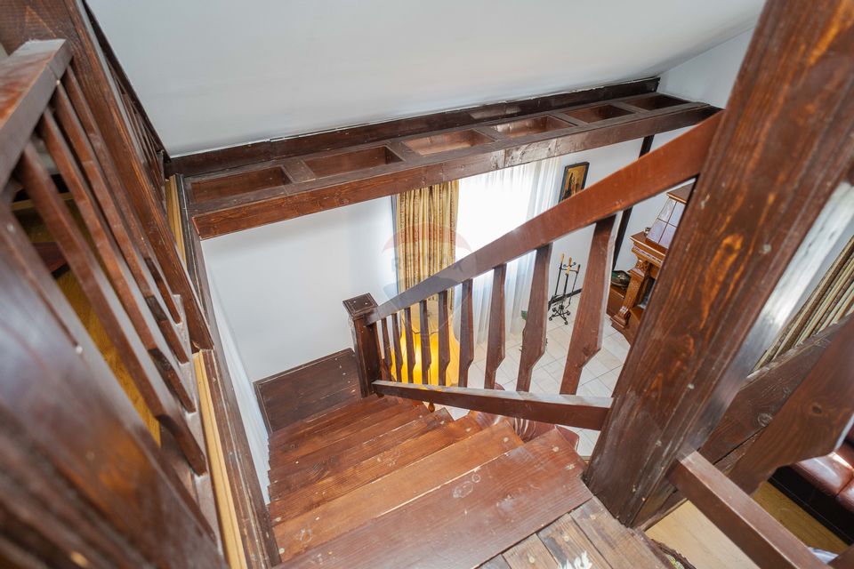 Casă / Vilă spatioasa cu teren in zona centrala Sararie