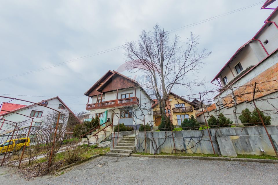 Casă de închiriat lângă parc – potrivită pentru centru / birouri