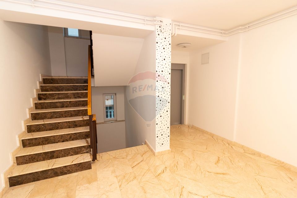 Apartament nou de 3 camere Nemobilat de inchiriat in zona Aviatiei