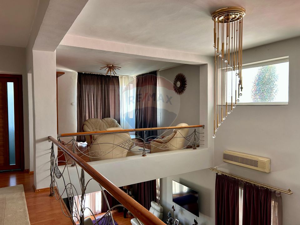 Casă / Vilă cu 16 camere de vânzare în zona Central