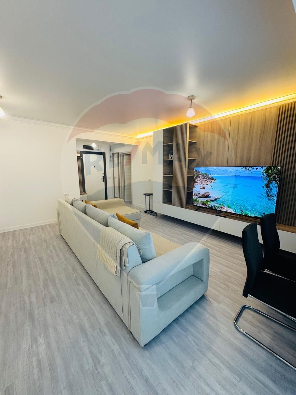 Apartament+loc de parcare in prima linie la mare White Titanic