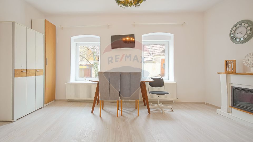 Apartament 3 camere cochet, renovat,  Centrul Istoric