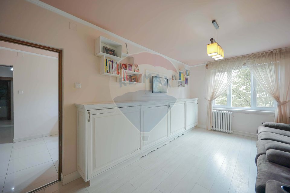 Apartament cu 3 camere de vânzare în zona Dacia