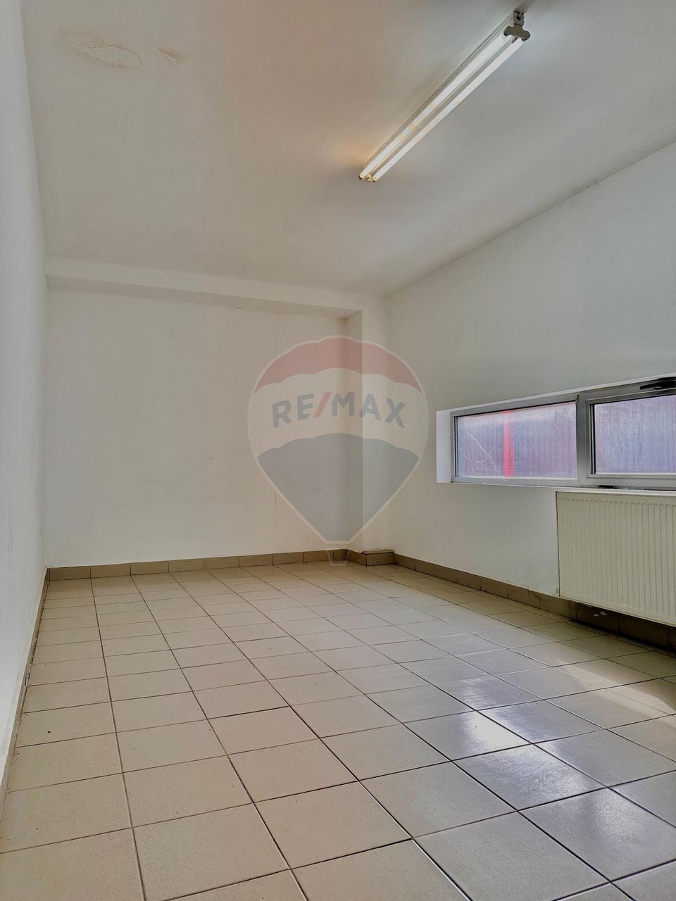 Hala de închiriat cu birouri în zona Micalaca