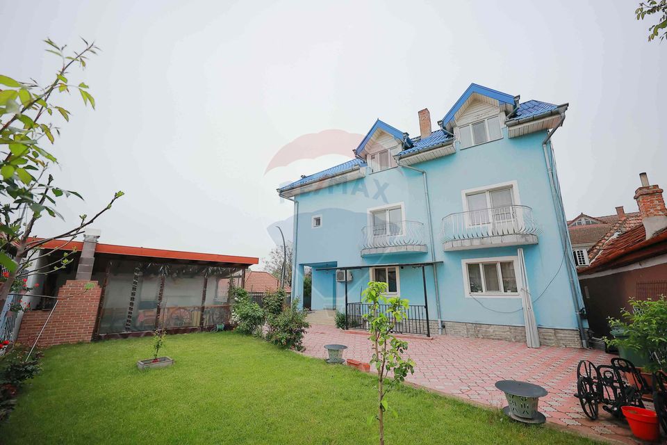 11 room Hotel / Pension for sale
