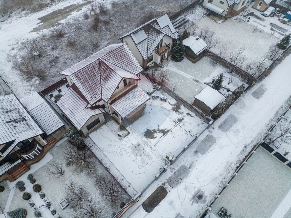 Casă / Vilă cu 4 camere de vânzare în Cartier - Gheraiesti