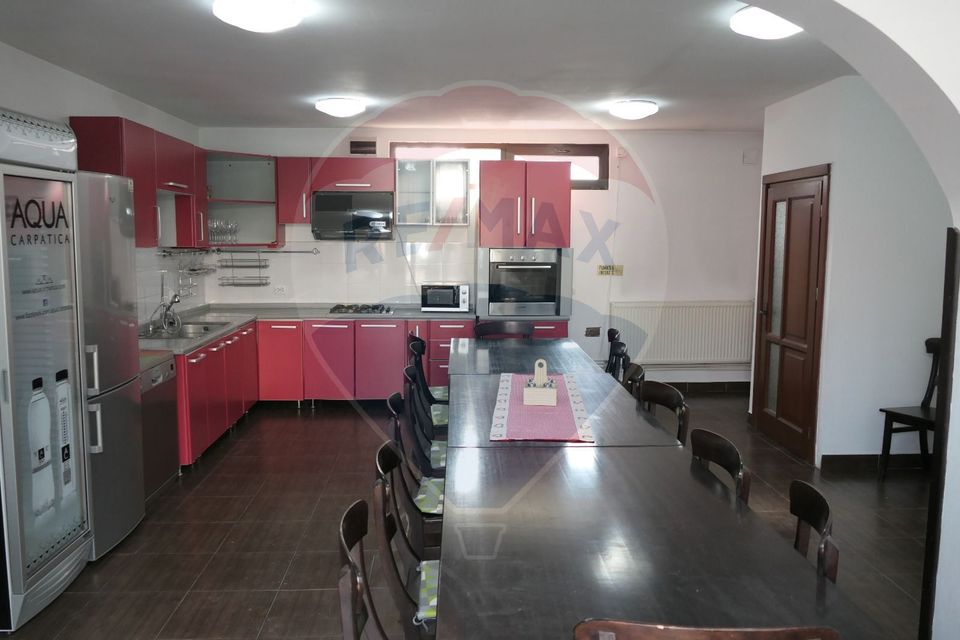 Vilă cu 10 camere de vânzare în zona Centrala