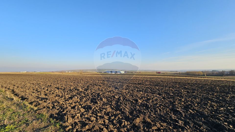 Teren extravilan 6,100mp Stroiesti / Soseaua DN17, Suceava