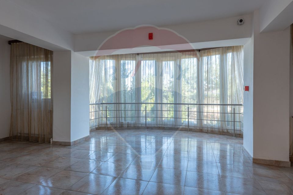 Hotel de vanzare la cateva minute de Podul Mogosoaia