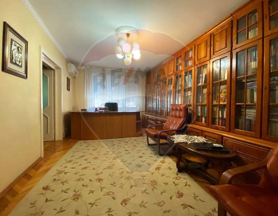 4 room Apartment for rent, Spitalul Judetean area