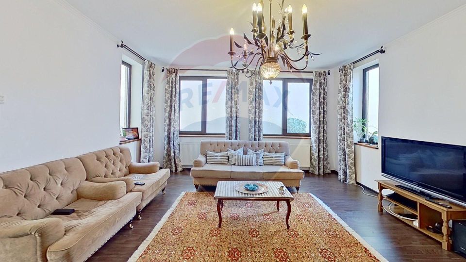 Casă / Vilă cu 7 camere de închiriat în zona Domenii