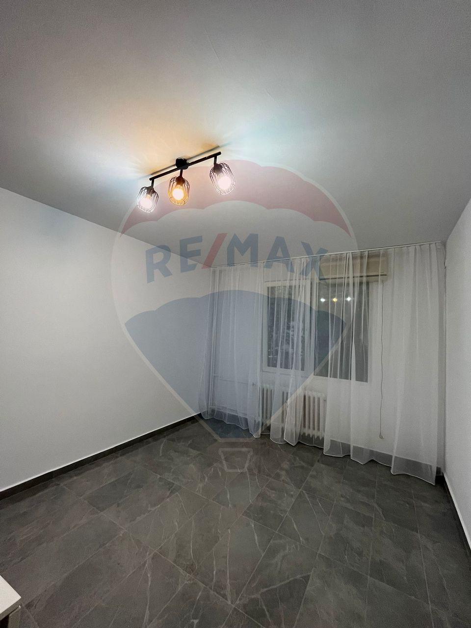30sq.m Commercial Space for rent, Drumul Taberei area