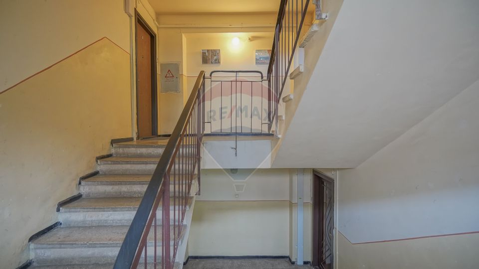 Vanzare apartament  4 camere zona Faget